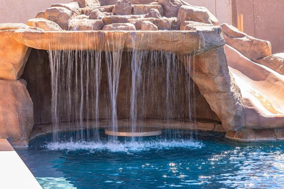 Beach Happy-Lake Close-Private Waterpark Oasis -sleeps 14 House in Lake Havasu City
