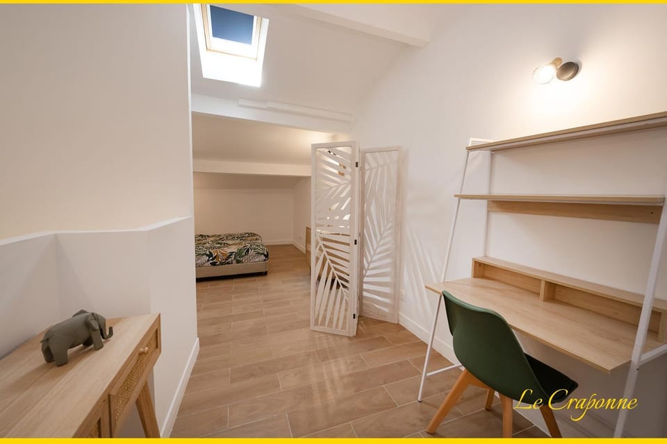 Seating area, Bedroom