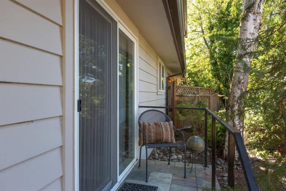 SQ Ramblin Rose 3 Apartment in Sequim