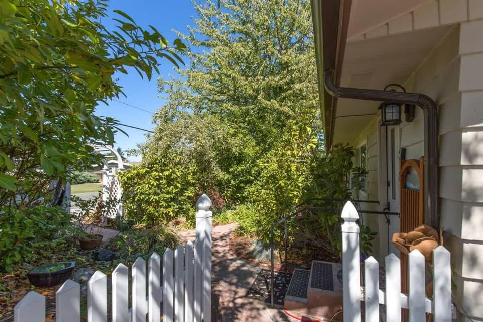 SQ Rose Bud 1 Apartment in Sequim