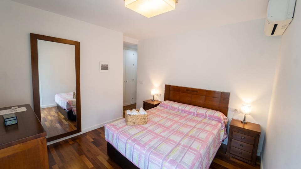 Bed, Photo of the whole room, Bedroom, wardrobe