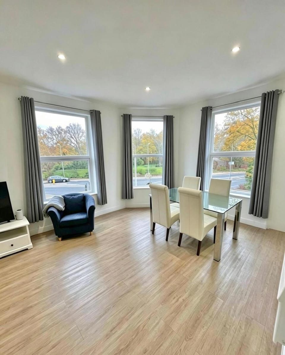La Fontaine Court Apartments - Aldershot Apartment in England