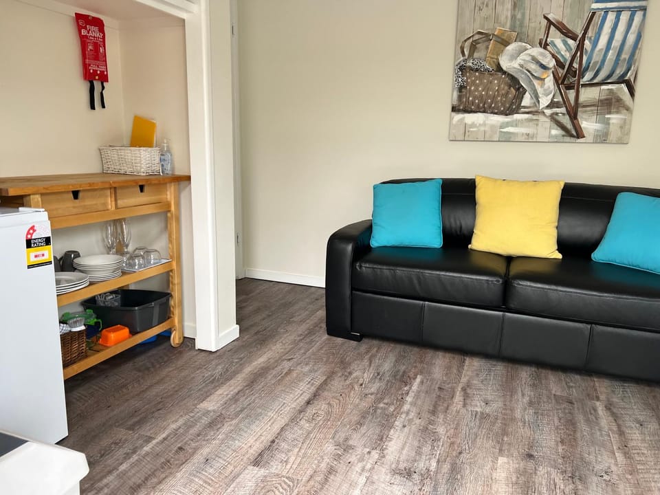 Kitchen or kitchenette, Seating area, minibar