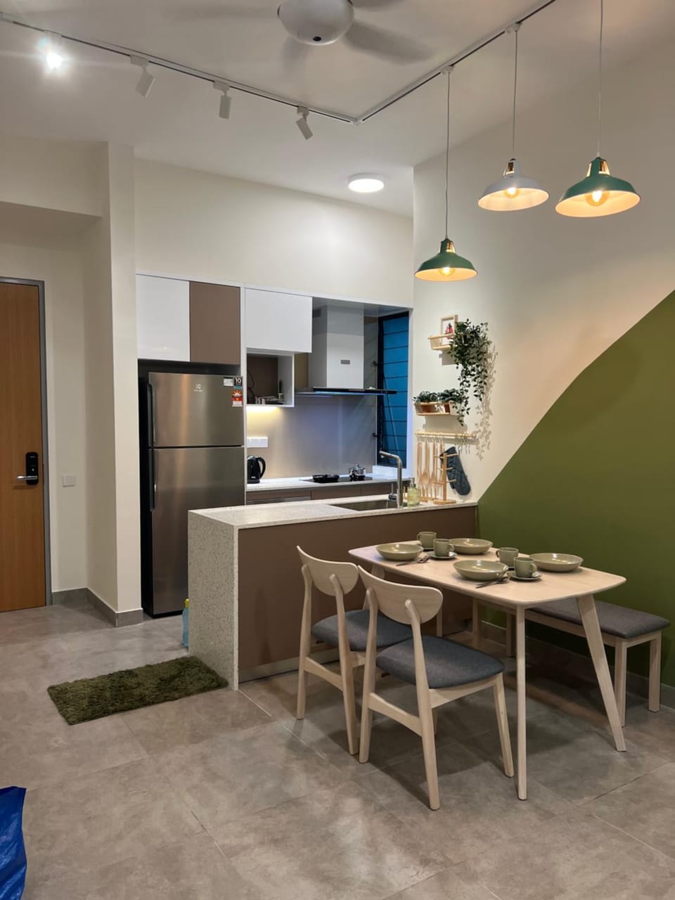 Kitchen or kitchenette, Dining area