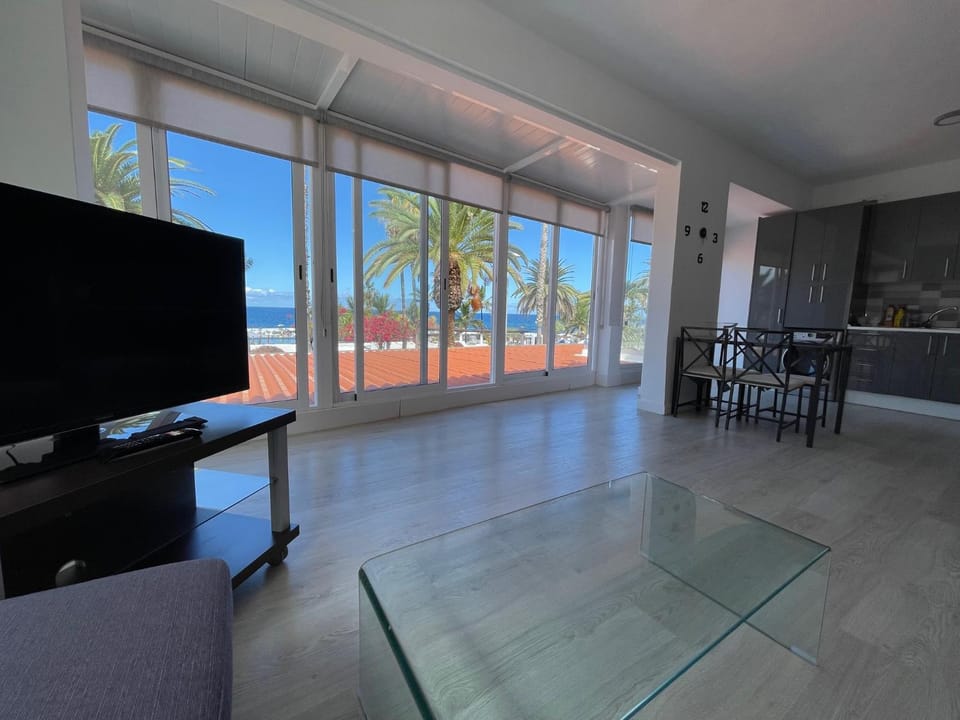 TV and multimedia, View (from property/room), Living room, Dining area, Sea view, kitchen