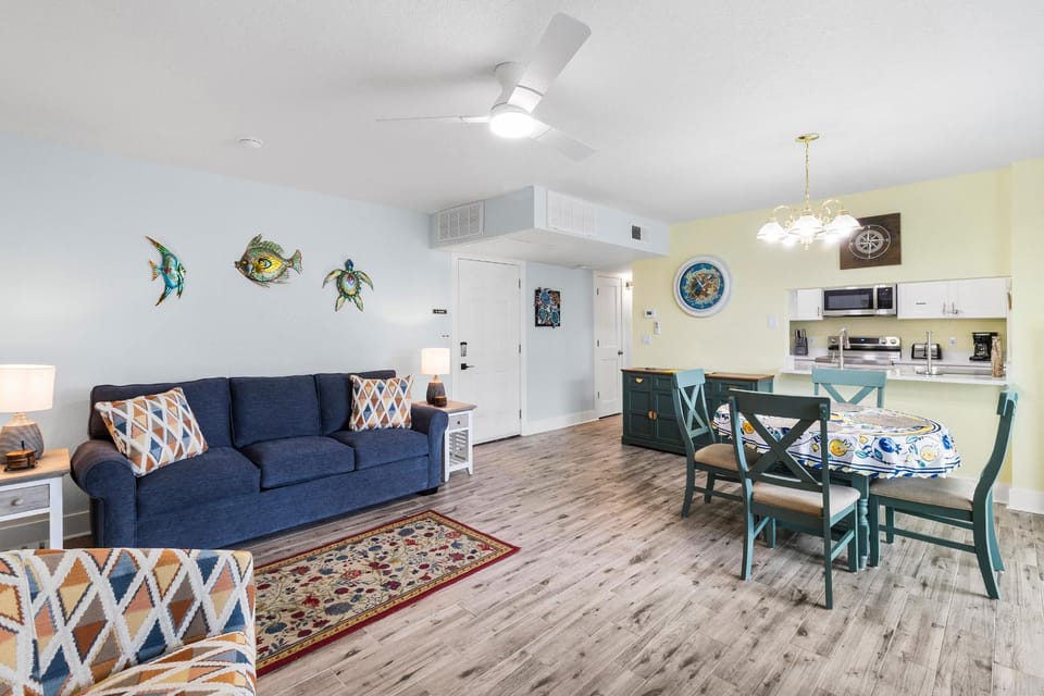 1b/1b Waterfront Madeira Beach Yacht Club #231E Apartment in Madeira Beach