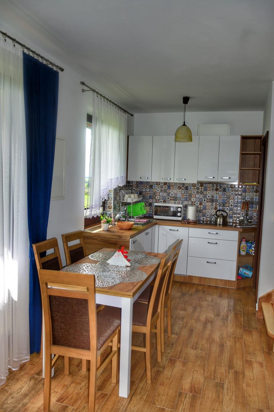 Kitchen or kitchenette, Kitchen or kitchenette, Dining area, stove