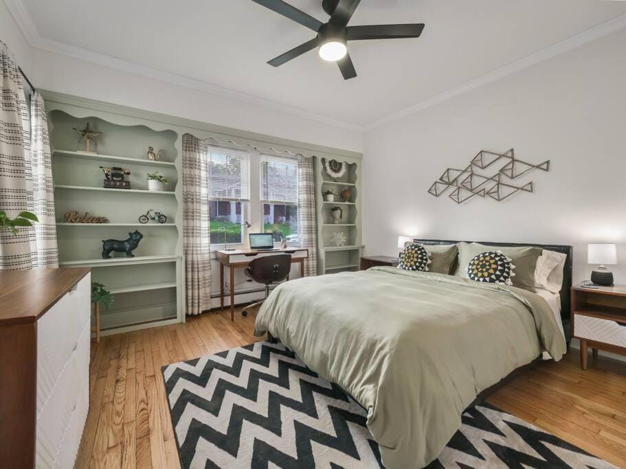 MidCentury Mod Suite, Hudson River/Mt Beacon Views Apartment in Newburgh