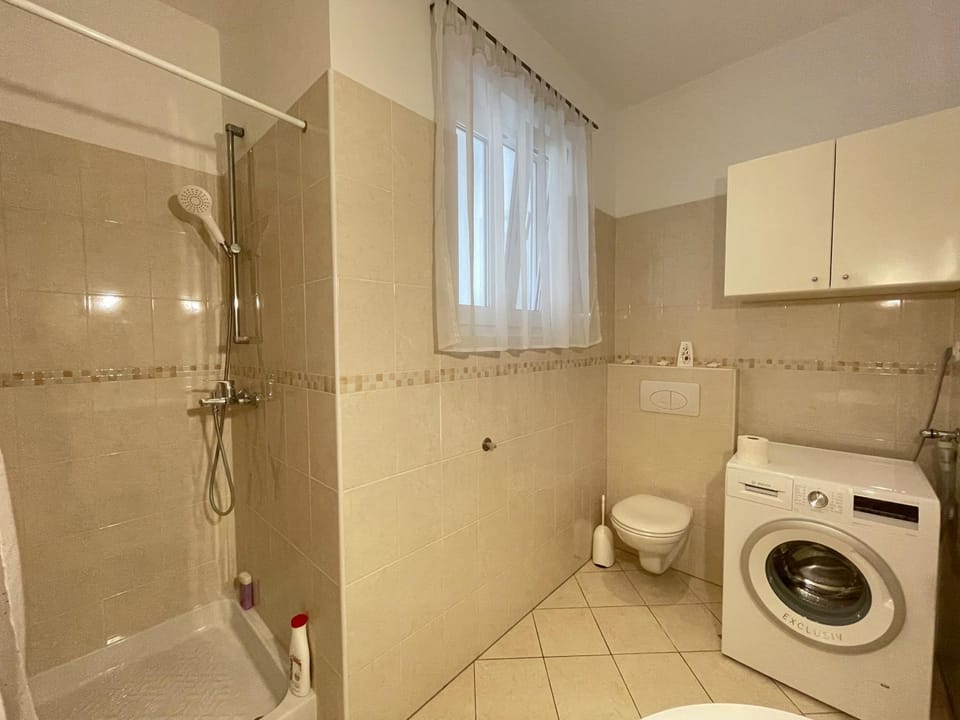 Shower, Toilet, Bathroom, washing machine
