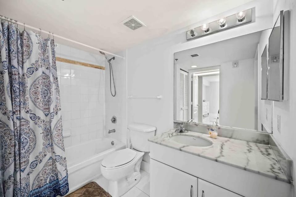 Luxurious 1 Bed Apartment in Brickell • Ocean View Apartment in Brickell