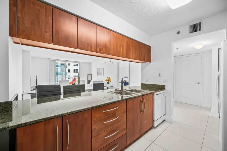 Luxurious 1 Bed Apartment in Brickell • Ocean View Apartment in Brickell