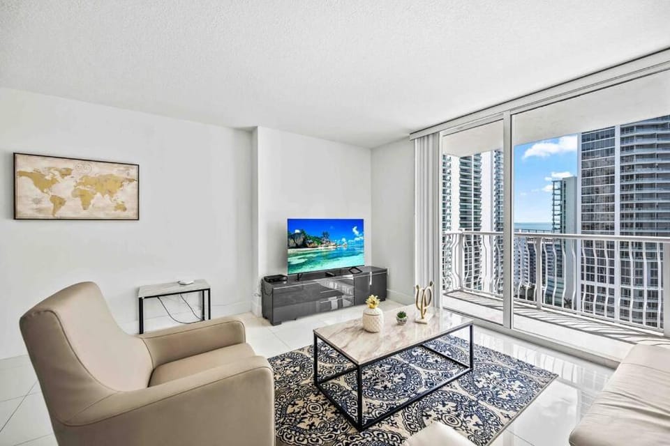 Luxurious 1 Bed Apartment in Brickell • Ocean View Apartment in Brickell