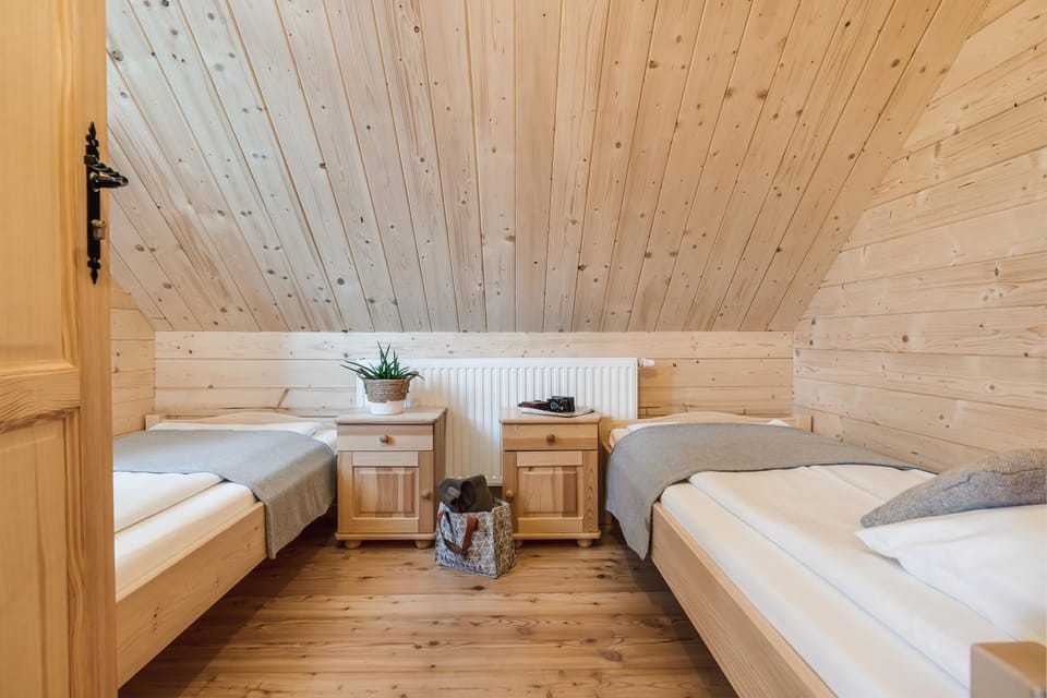 Bed, Photo of the whole room, Seating area, Bedroom