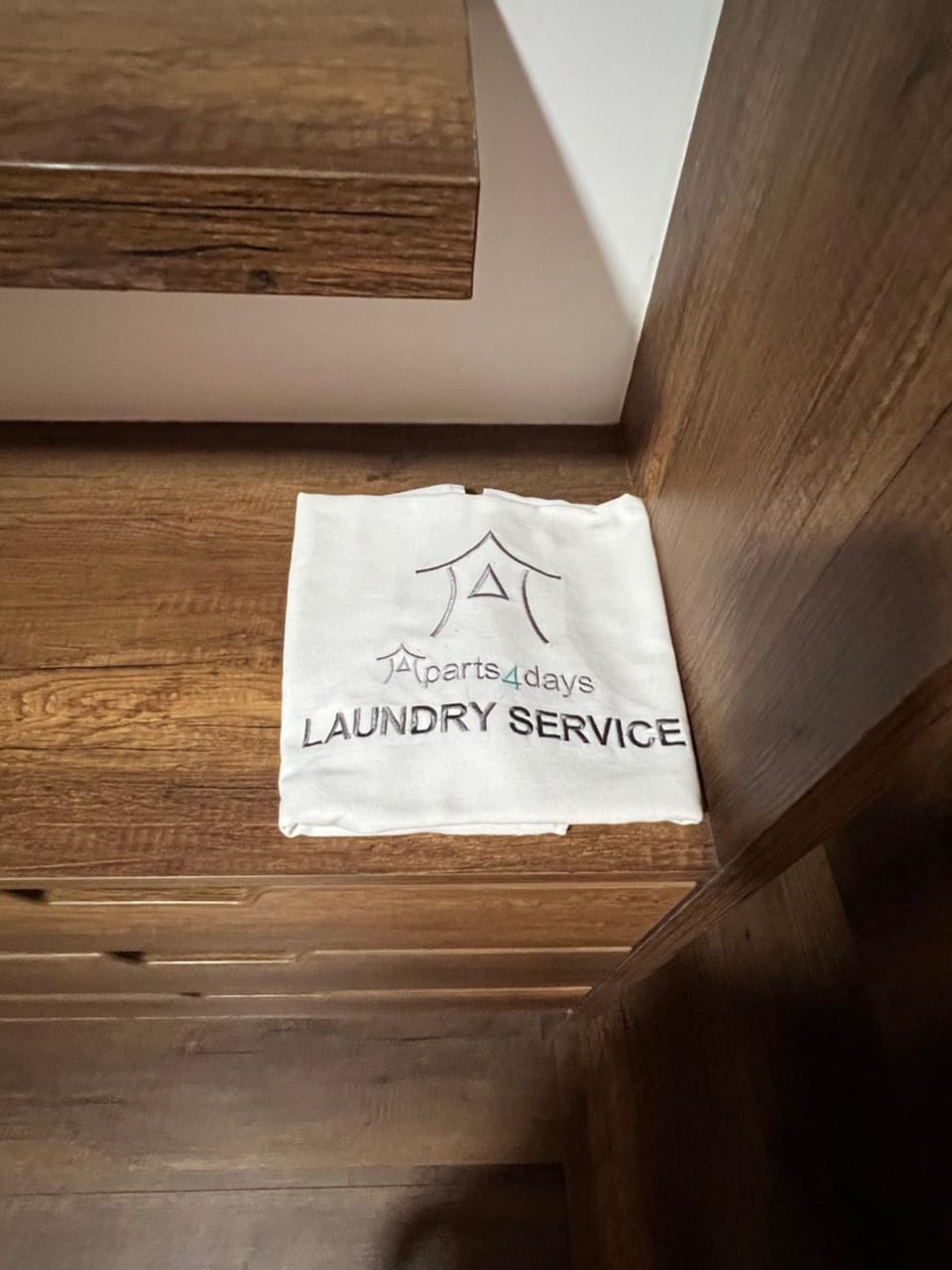 Logo/Certificate/Sign, room service, shuttle