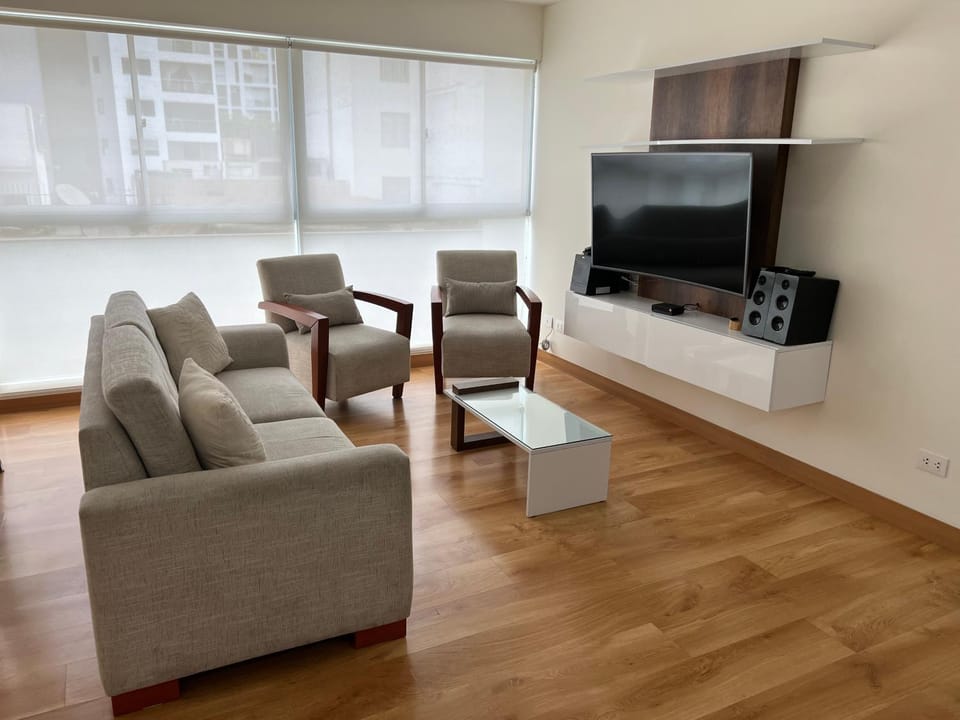 TV and multimedia, Living room, Area and facilities, Inner courtyard view, furniture, internet