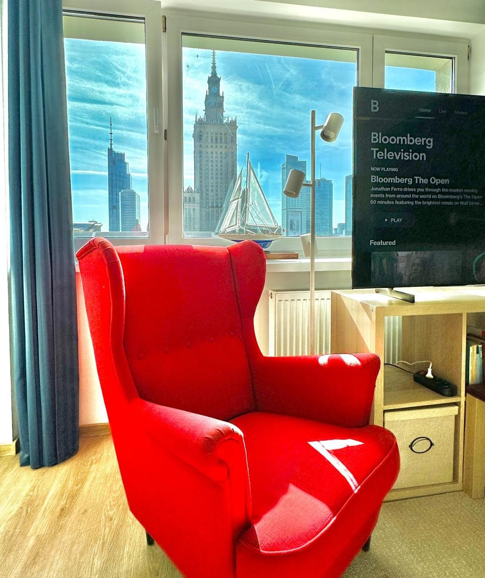 SAWA 4 metro fast WiFi 1 Gbs 70TV Netflix HBO Disney Apartment in Warsaw