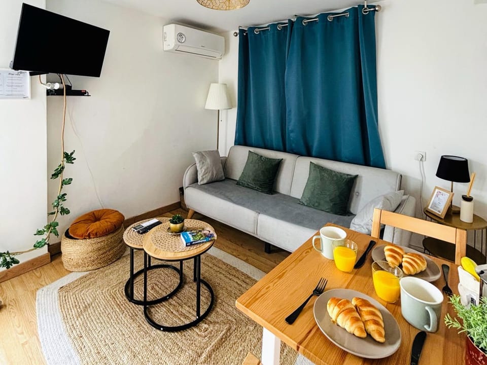 Communal lounge/ TV room, Dining area