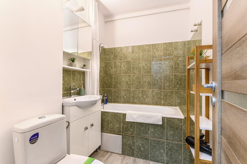 Bathroom, Bath, towels