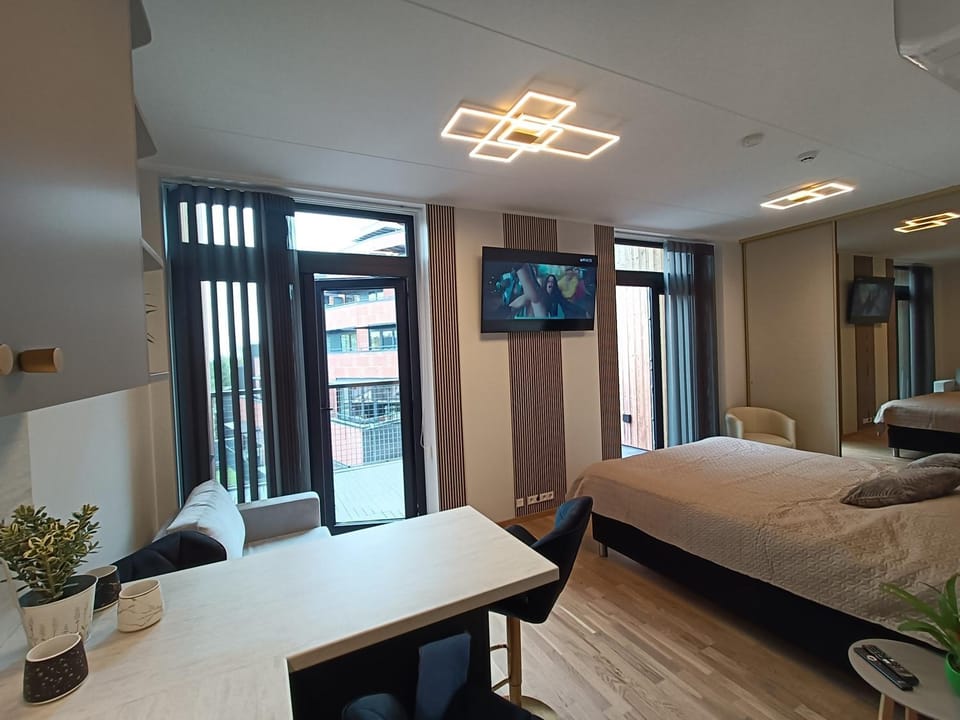 Bed, TV and multimedia, Photo of the whole room, Evening entertainment, Bedroom