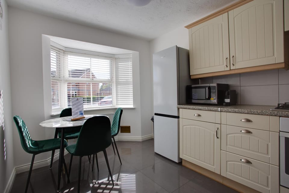 Coffee/tea facilities, Kitchen or kitchenette, Seating area, Dining area, minibar, pet friendly, stove