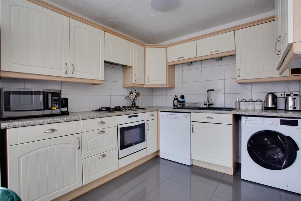 Coffee/tea facilities, Kitchen or kitchenette, dishwasher, minibar, pet friendly, stove, toaster, washing machine