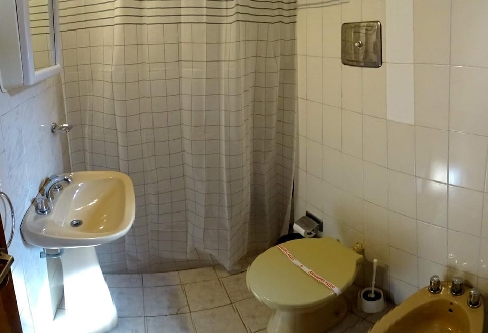 Shower, Toilet
