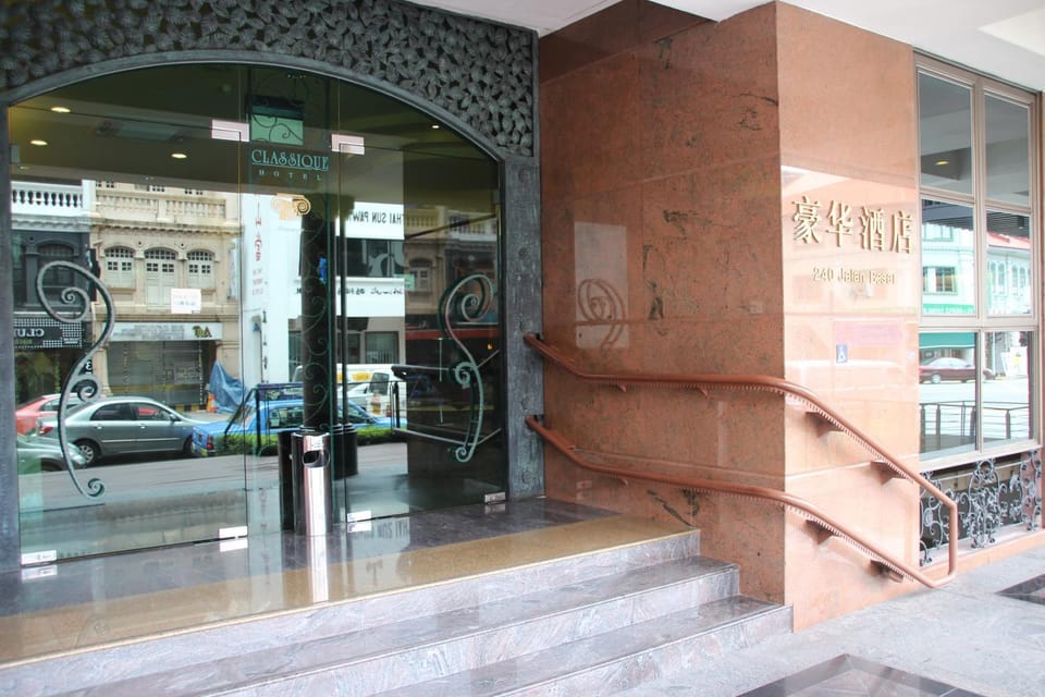 Facade/entrance