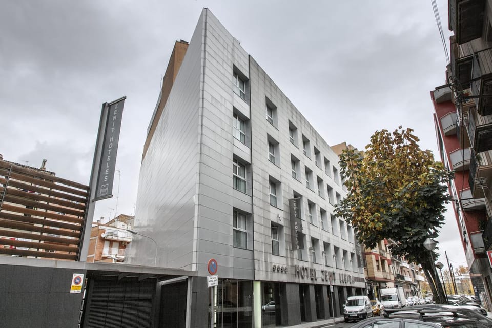 Facade/entrance
