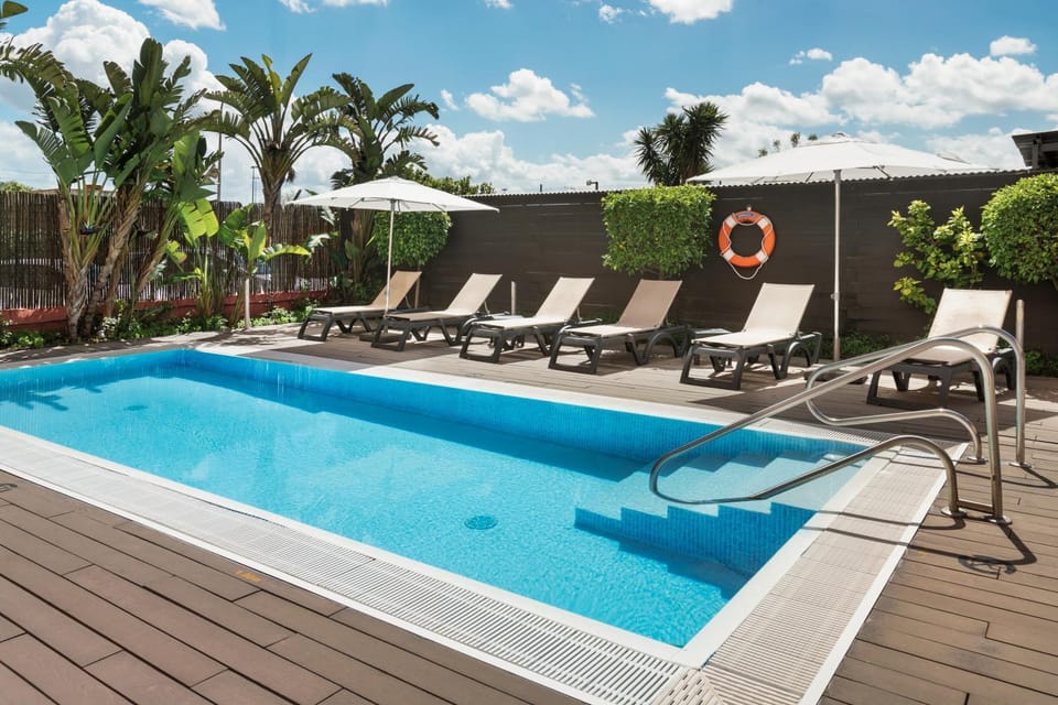 Day, Pool view, Swimming pool, sunbed