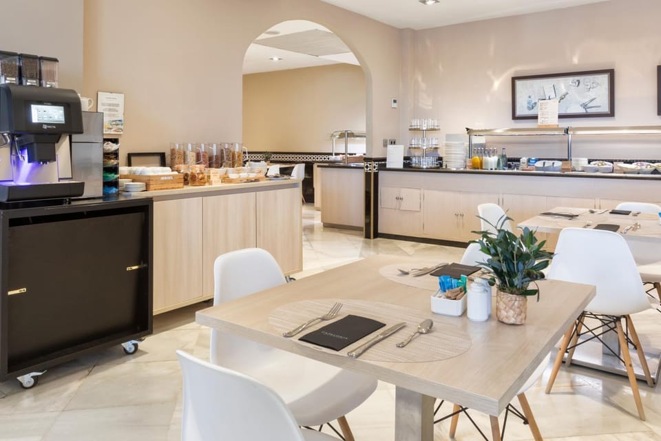 Food and drinks, Dining area, Food