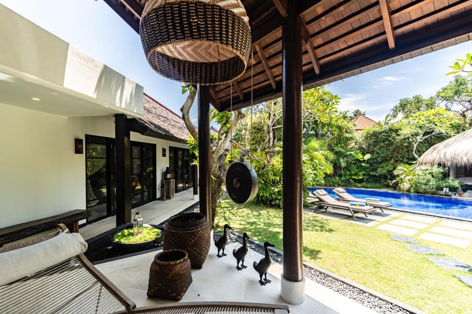 PROMO Tropical 3bd Villa with Office and Parking Villa in North Kuta