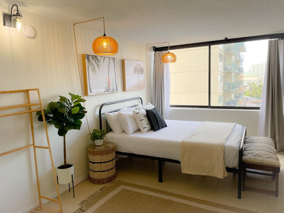 Modern Surf Chic Studio at Hawaiian Monarch Apartment in McCully-Moiliili