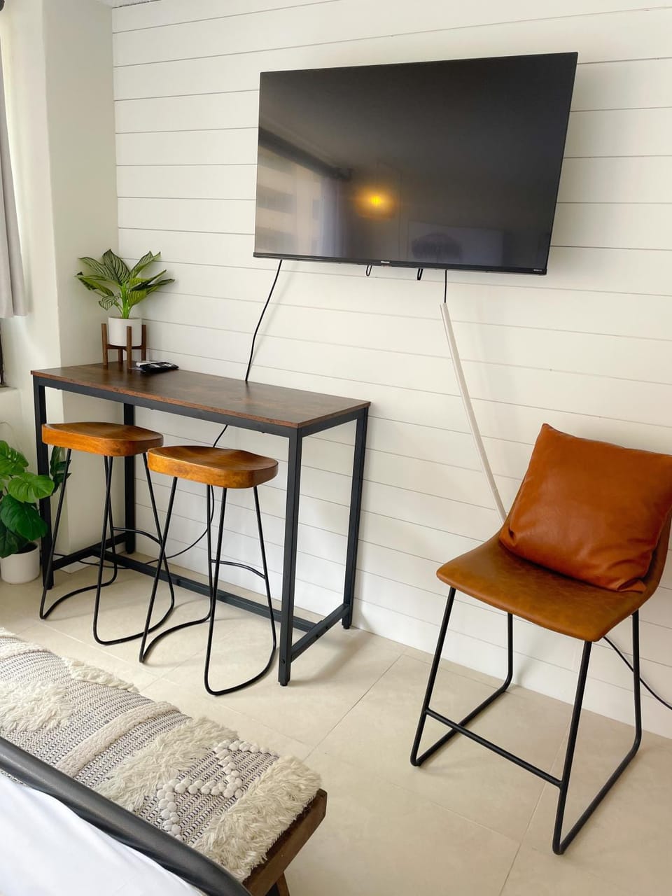 Modern Surf Chic Studio at Hawaiian Monarch Apartment in McCully-Moiliili