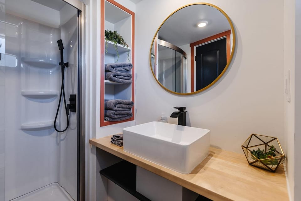 Shower, Bathroom, towels
