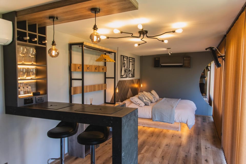 Bed, Photo of the whole room, Bedroom, air conditioner