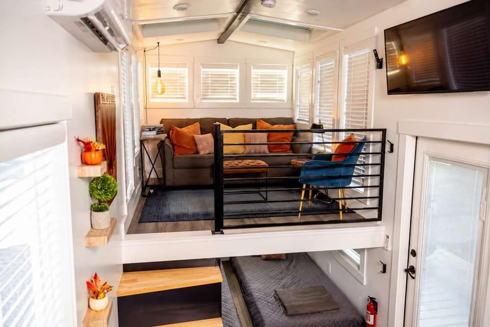 Living room, Seating area, heating, internet, air conditioner