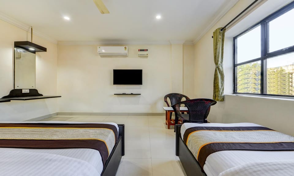 Communal lounge/ TV room, Bed, TV and multimedia, Photo of the whole room, Evening entertainment, Bedroom, air conditioner