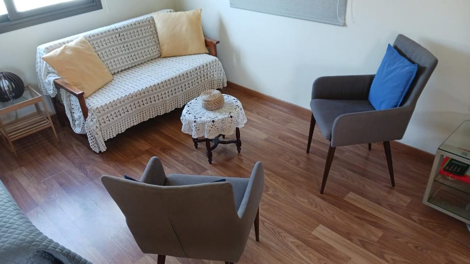 Bed, Living room, Photo of the whole room, Seating area, Dining area, Bedroom