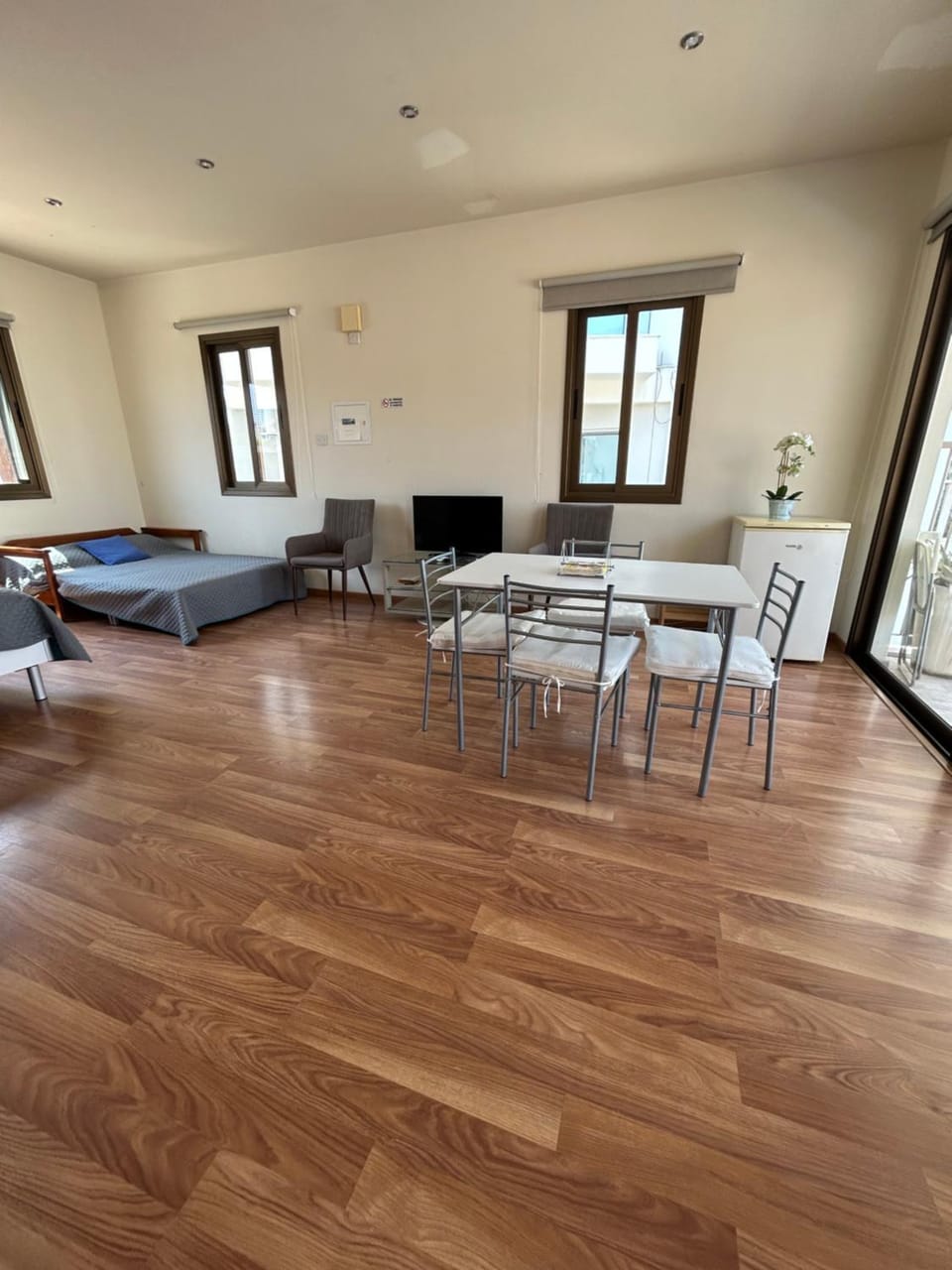 Communal lounge/ TV room, TV and multimedia, Living room, Dining area, bunk bed