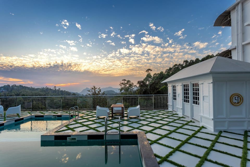 Natural landscape, View (from property/room), Mountain view, Pool view, Swimming pool, Sunrise, Sunset