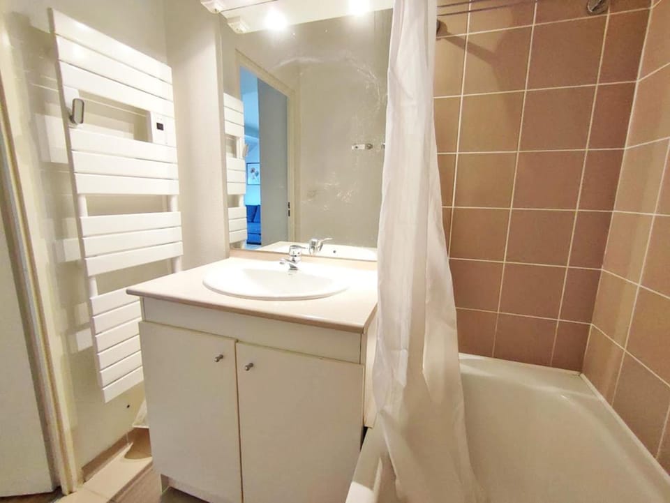 Bathroom, Bath
