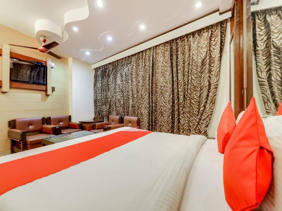 Hotel Roma Deluxe - 5 Mints walk From New Delhi Railways Station Hotel in New Delhi