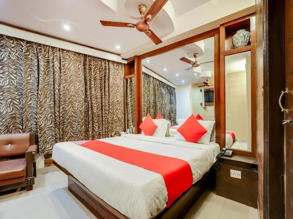 Hotel Roma Deluxe - 5 Mints walk From New Delhi Railways Station Hotel in New Delhi