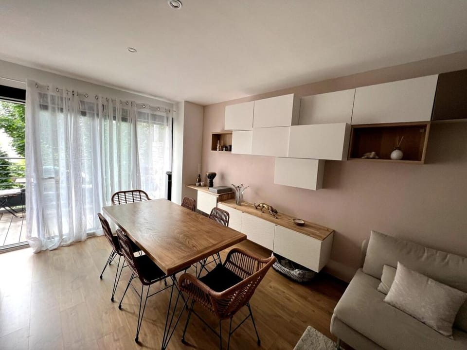 Living room, Dining area, Internal: Not applicable to any particular room