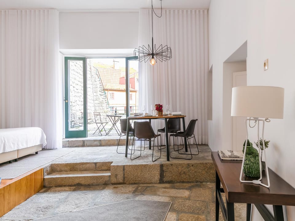 Patio, Bed, Balcony/Terrace, Living room, Seating area, Dining area, Bedroom