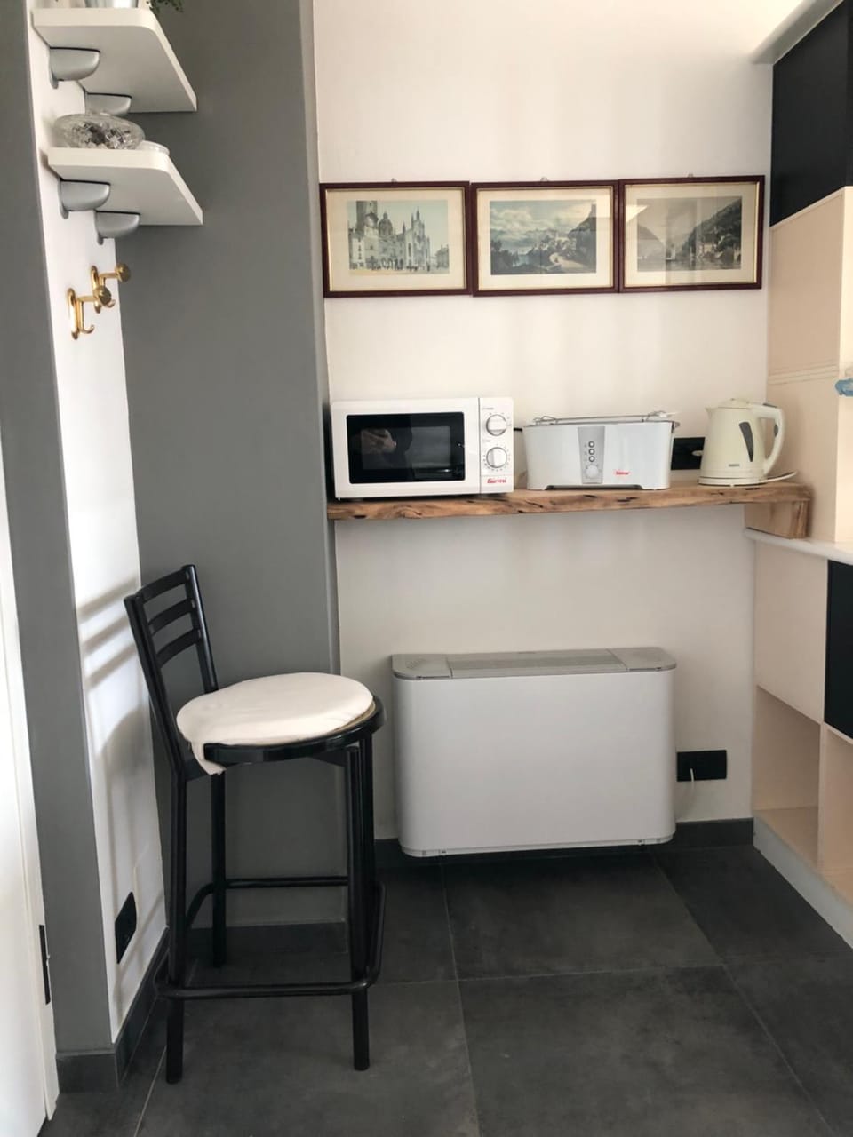 Kitchen or kitchenette, hair dresser, minibar, toaster