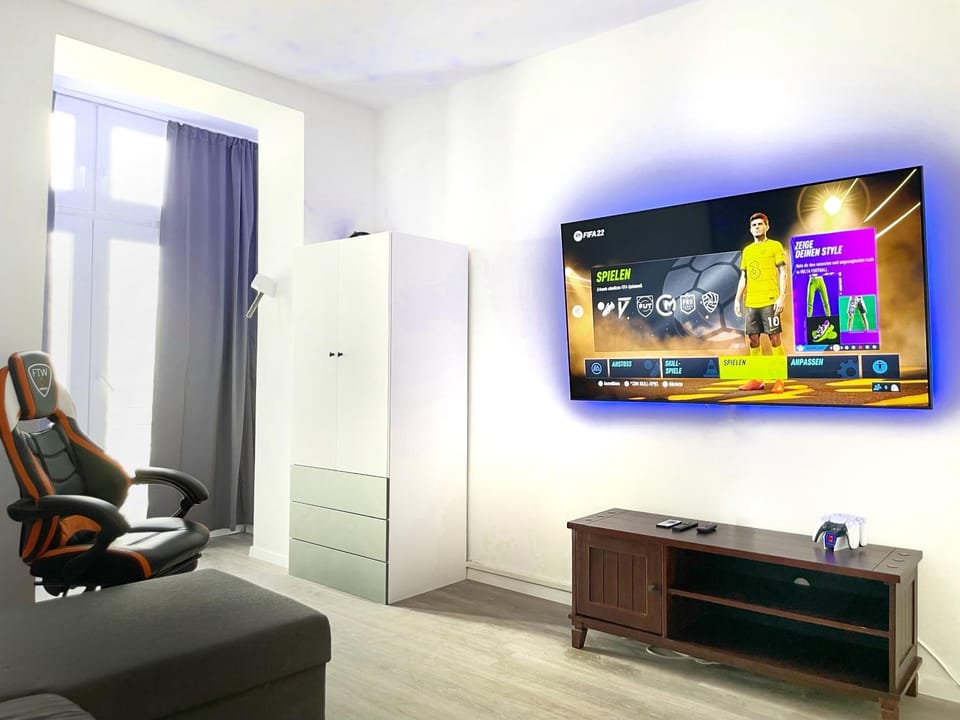 JayBnB - Gaming Apartment PS5 65 Zoll 4K TV Wohnung mit Balkon Apartment in Dortmund