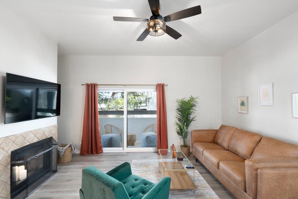 TV and multimedia, Living room, fireplace