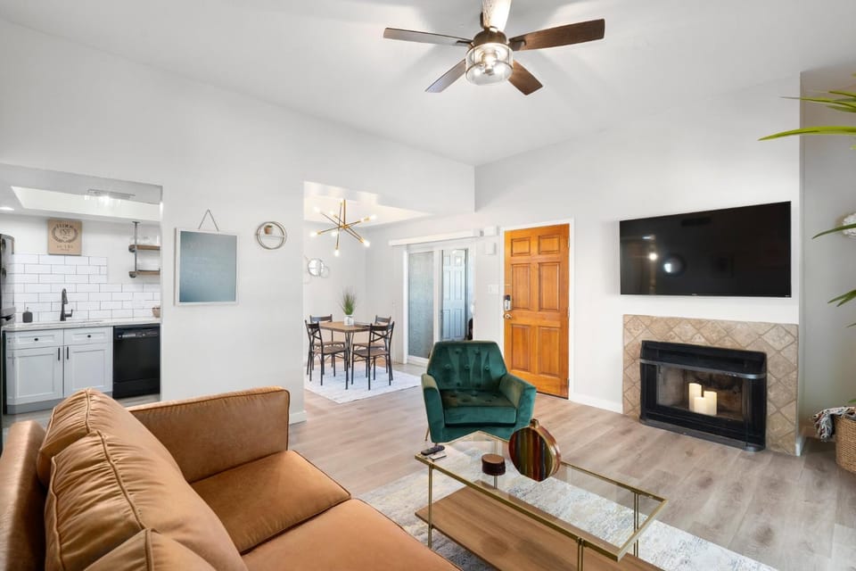 Kitchen or kitchenette, Living room, Dining area, fireplace