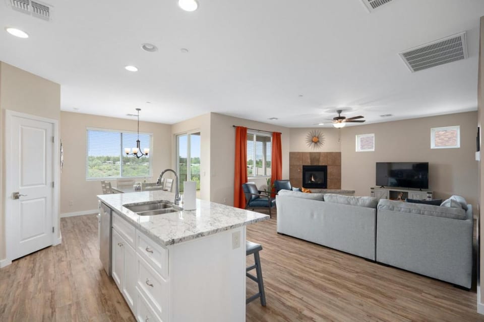 Mountain view, kitchen